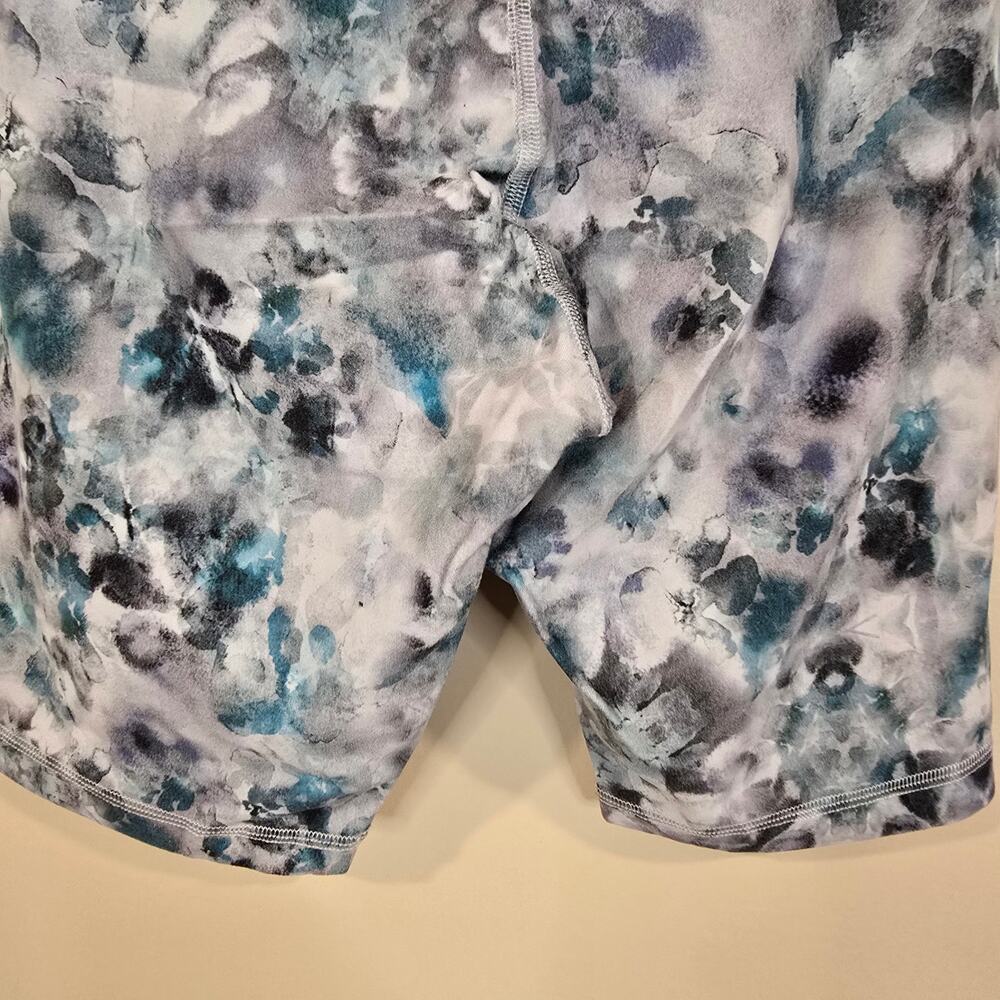 Women's Lululemon Align High Rise Biker Athletic Shorts | Size 4 - Picture 7 of 9